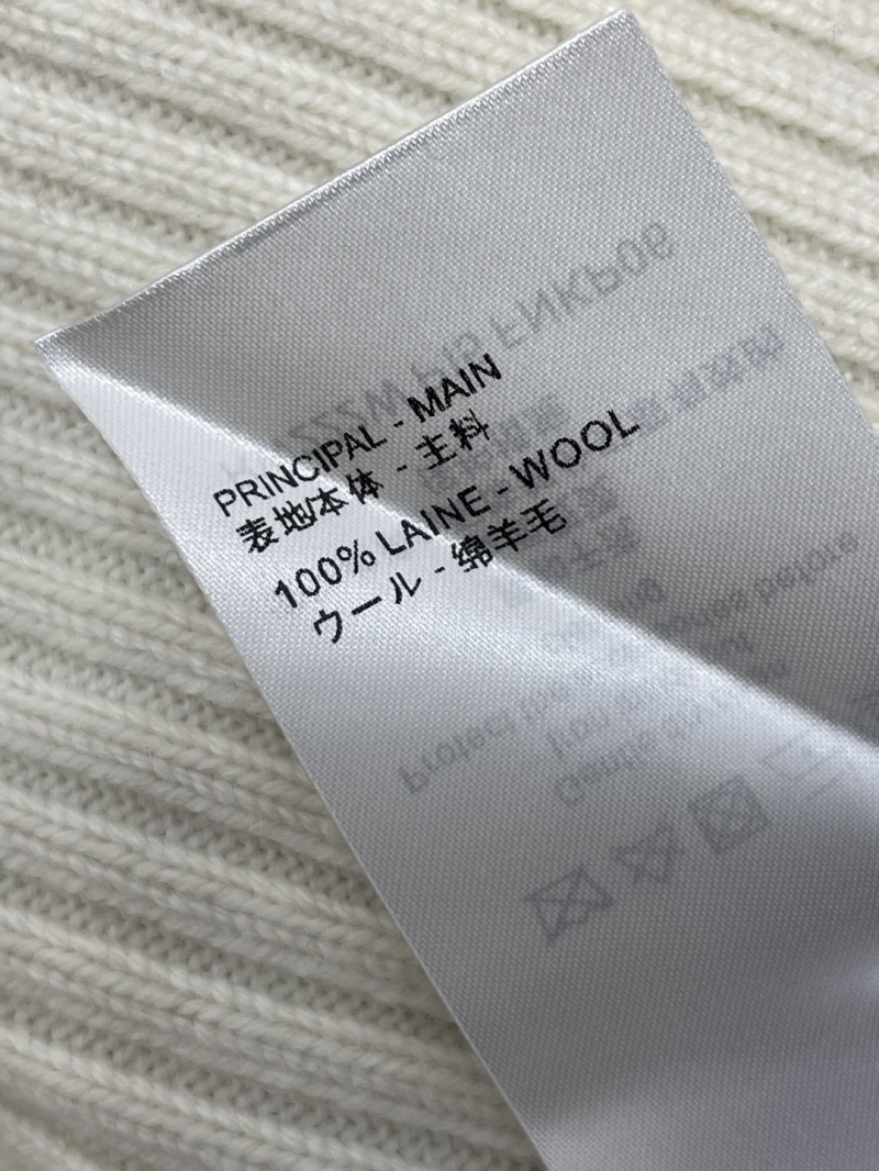 l0vis Vvtt0n sweaters